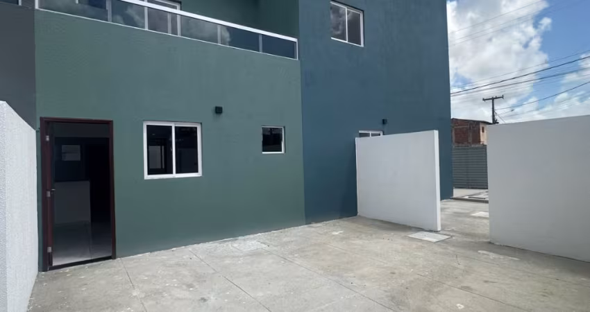 EXCELENTE CASA DUPLEX COM ACABAMENTO DIFERENCIADO, ÓTIMA LOCALIZAÇÃO, RUA CALÇADA,