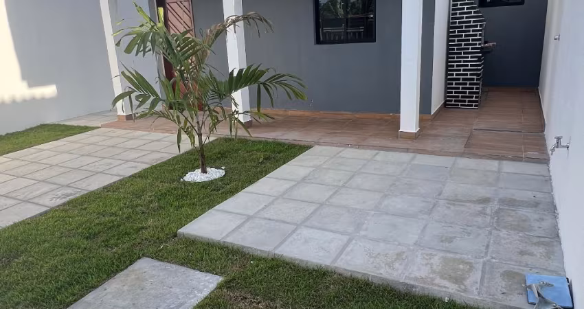 EXCELENTE CASA SOLTA, COM ACABAMENTO DIFERENCIADO, ÓTIMA LOCALIZAÇÃO