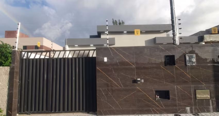 BELÍSSIMA CASA, COM ACABAMENTO DIFERENCIADO, ÓTIMA LOCALIZAÇÃO.
