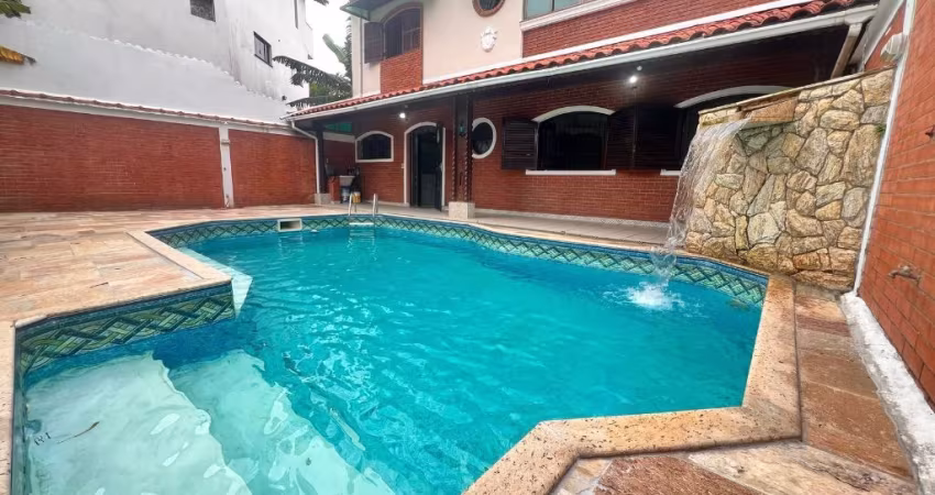 LINDÍSSIMO SOBRADO (edícula) c/ piscina  a 100 metros da praia no BALNEÁRIO FLÓRIDA.