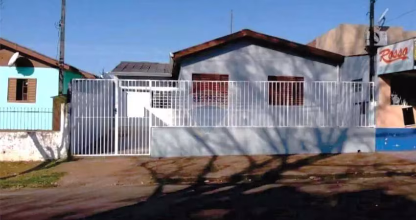 Casa Térrea 3 Dormitórios com Garagem e Churrasqueira na Av. Barão Bairro Boqueirão
