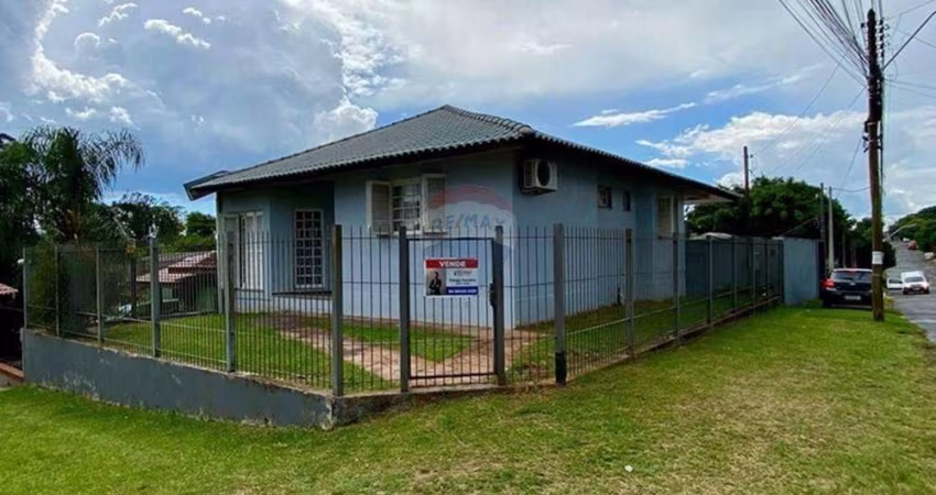 CASA DE ESQUINA, ESPAÇOSA E 3 DORMITORIOS NO BAIRRO SÃO LUIZ GONZAGA