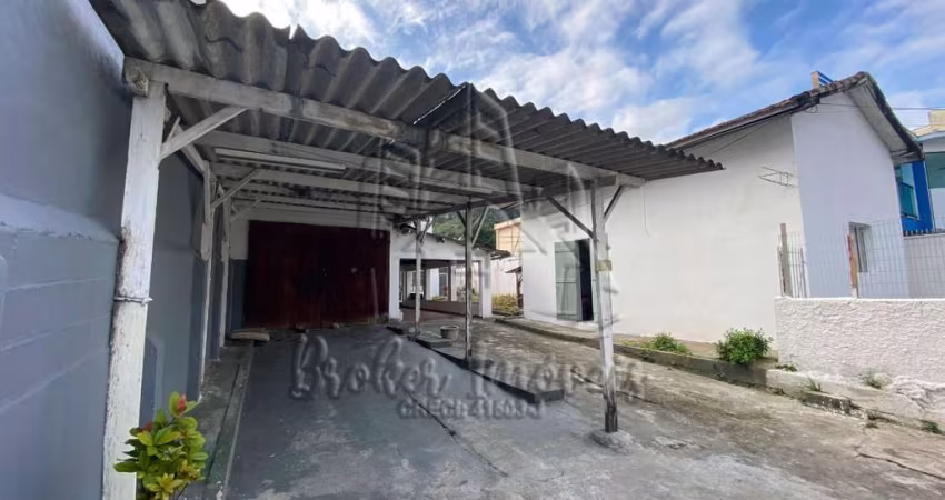 Casa para Fins Comerciais, à Venda, em Avenida principal do Centro de Caraguatatuba