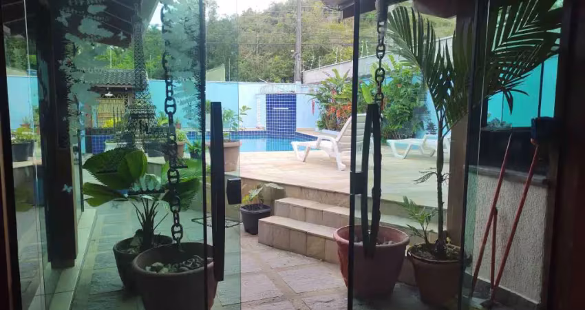 Casa terrea na prainha à 50 metros da prainha e da martim de sá, caraguatatuba sp