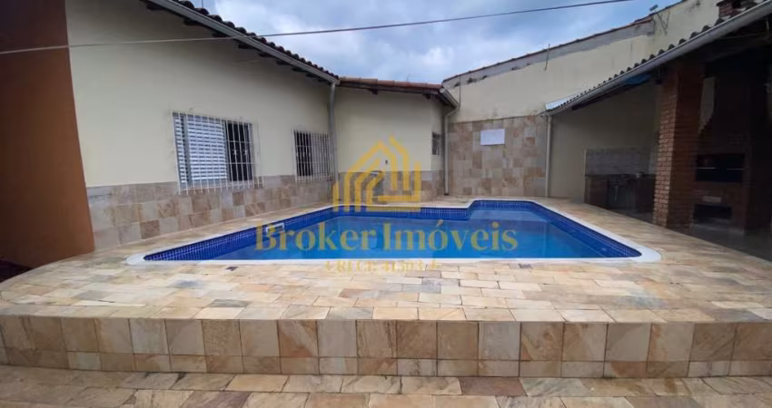 Excelente casa térrea com piscina na Martim de Sá bem pertinho da Prainha e do Parcão e 400 metros da praia.