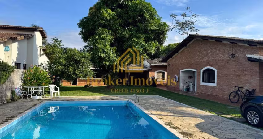 CASA TÉRREA COM 4 DORMITÓRIOS E PISCINA, 100M DA PRAIA NO JARDIM BRITÂNIA
