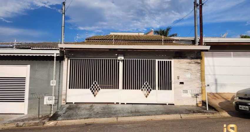 Espetacular casa à venda em Bragança Paulista-SP, no Residencial Quinta dos Vinhedos: 3 quartos, 1 suíte, 1 sala, 2 banheiros, 2 vagas de garagem e 155m² de área!