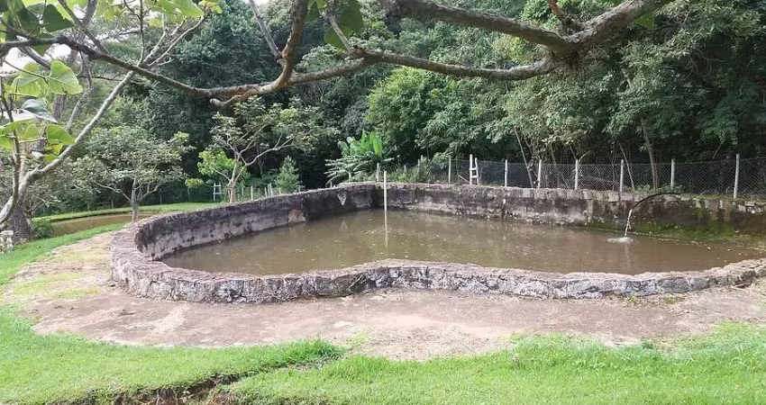 Excelente sitio em Vargem