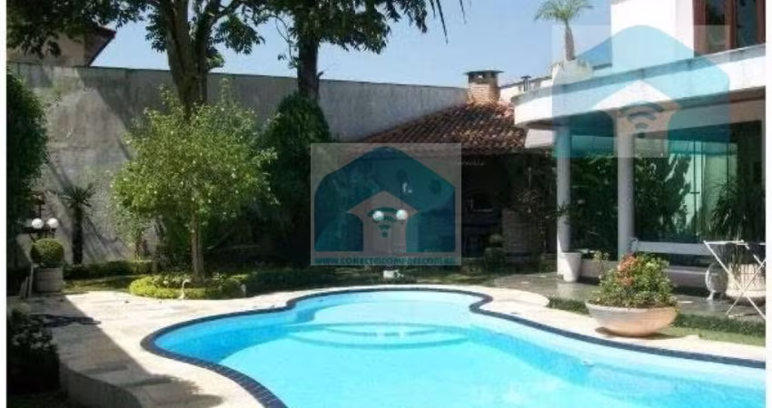 Casa em Interlagos com 4 Dormitórios, 2 Suítes e 4 Vagas