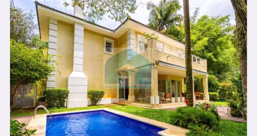 Casa de condomínio no Jardim Petrópolis