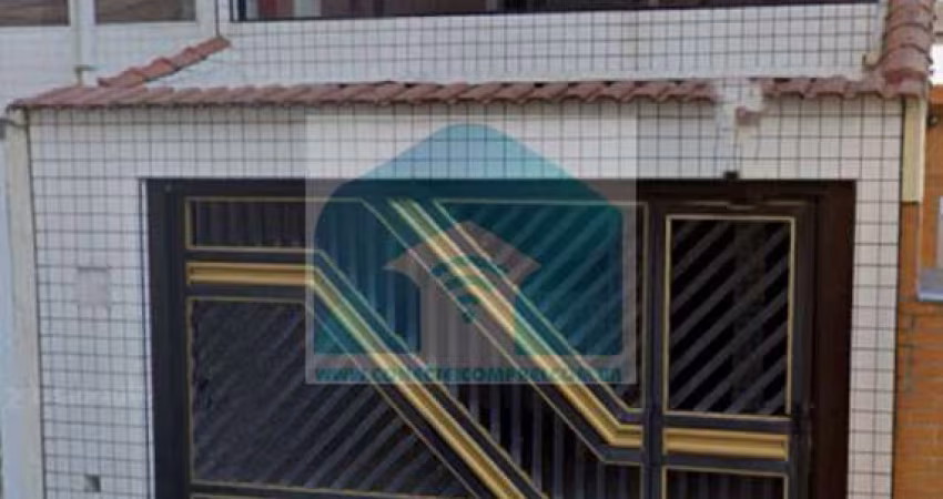 Sobrado no Bairro da Guilhermina Praia Grande SP, com 3 dormitórios, sendo 1 suíte.