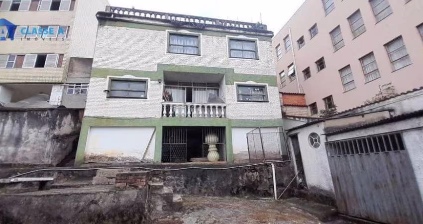 Classe A Imóveis apresenta: Casa Ampla para Reforma na Av. Nossa Senhora do Carmo
