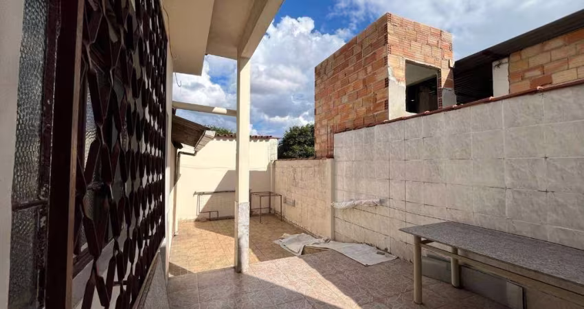 Classe A Imóveis apresenta: Casa aconchegante e espaçosa no Dom Cabral