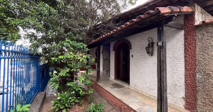 Classe A Imóveis apresenta: Casa à venda no Coração Eucarístico