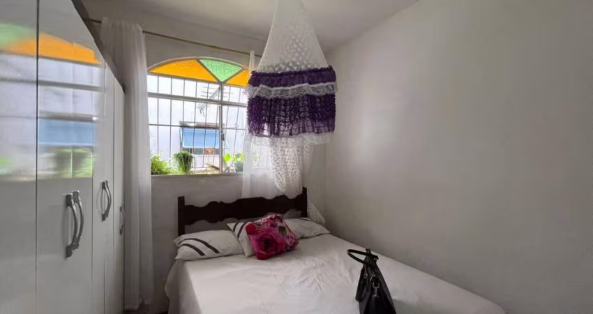 Classe A Imóveis apresenta: Casa Geminada Duplex em Condomínio Aconchegante