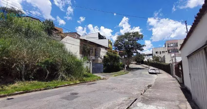 Classe a imóveis apresenta: casa estilo colonial em excelente localização