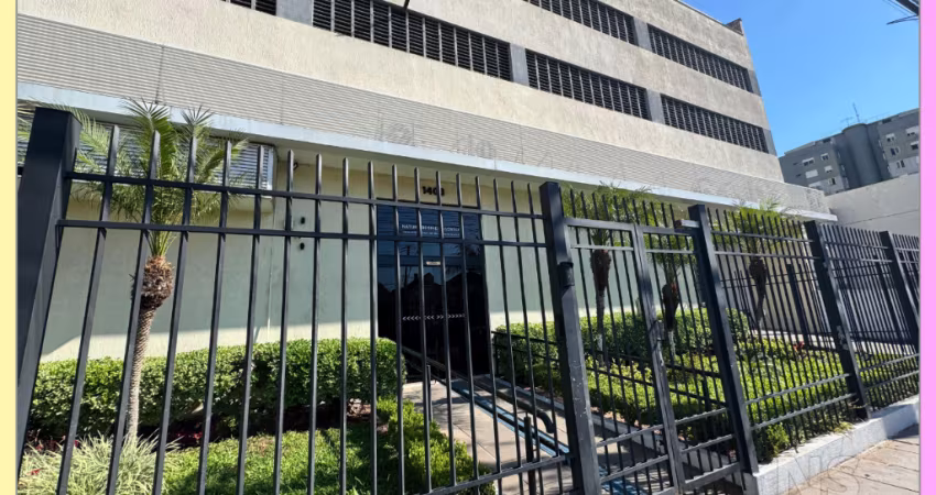 OPORTUNIDADE ÚNICA! Sala Comercial Espaçosa com 1 Vaga no Bairro Santo Antônio!