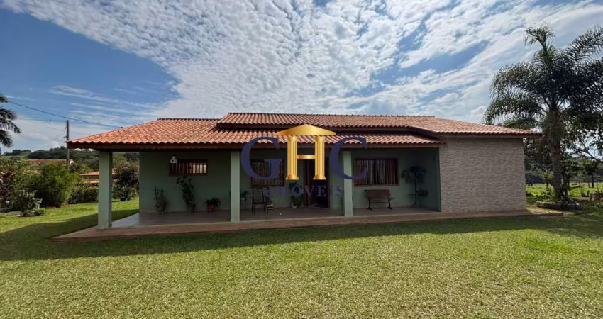 LINDA CHÁCARA COM LAGO NO BAIRRO DA RESSACA EM SARAPUÍ/SP  **CONTRATO DE COMPRA E VENDA**  CASA: - 4 quartos amplos, bem ventilado e iluminação natura