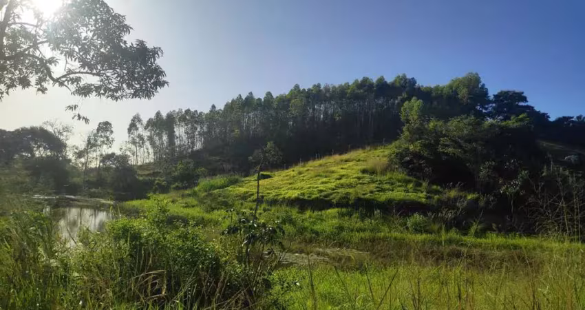 Sítio para Venda em Itaboraí, Peróbas (Pachecos), 3 dormitórios, 1 suíte, 2 banheiros, 1 vaga