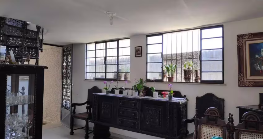 Casa Comercial para Locação em Itaboraí, Centro, 4 dormitórios, 2 suítes, 4 banheiros, 1 vaga