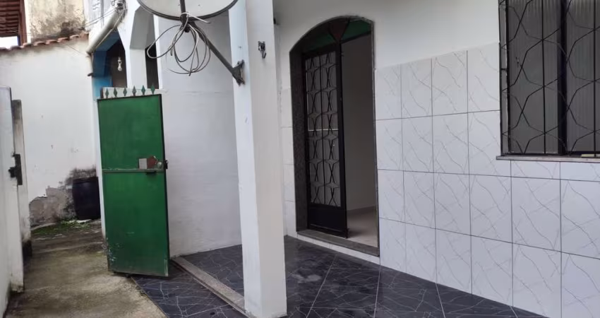 Casa para Locação em Itaboraí, Venda das Pedras, 2 dormitórios, 1 banheiro