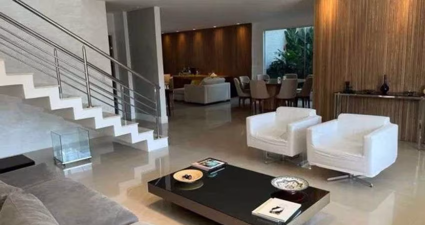 Casa em Condomínio : Triplex / Residencial / Barra da Tijuca