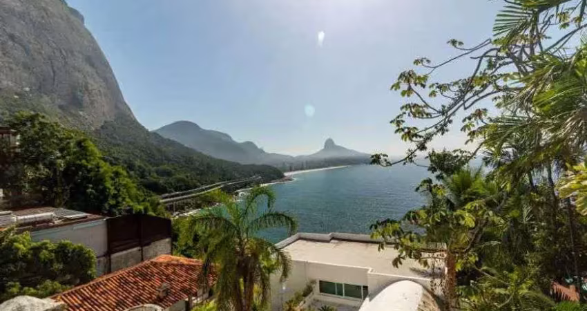 Casa em Condomínio - Triplex / Residencial / Joá