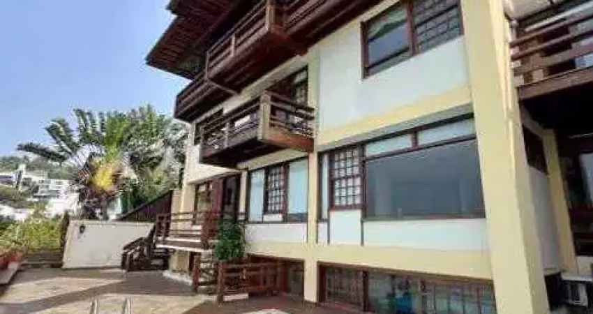 Casa em Condomínio - Triplex / Residencial / Joá
