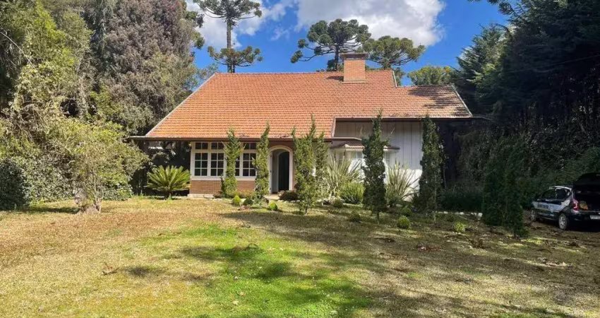 Casa com 4 suites, quintal e bosque no Capivari