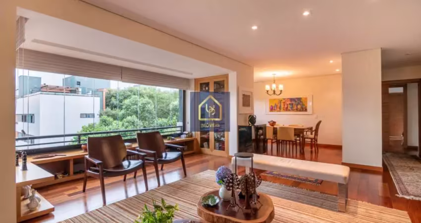 Cobertura Duplex decorado com 3 dormitórios (2 suítes) à venda. São 302,95 m² por R$ 2.570.000 no bairro São Lourenço em Curitiba/PR