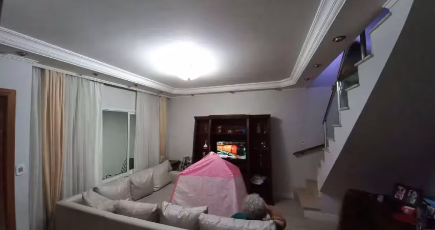 Sobrado com 3 quartos na Vila Bela