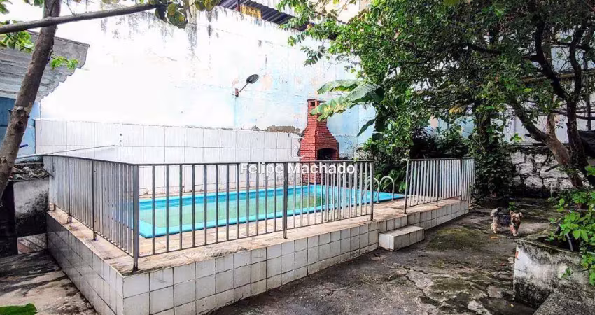 Casa classica com piscina, churrasqueira e 200m² - para famílias grandes