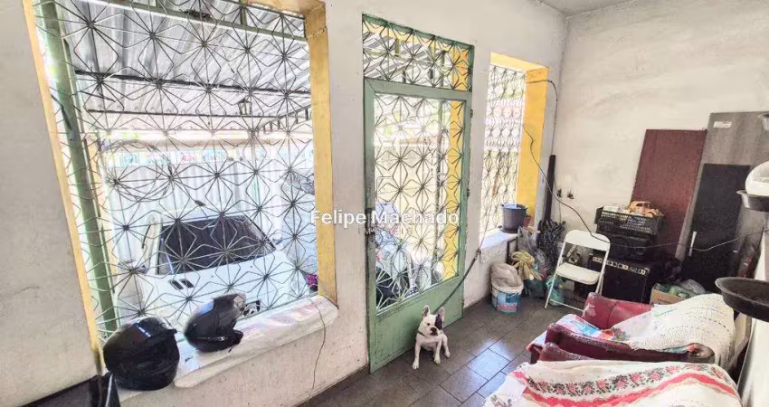 Casa espaçosa na clarimundo de melo, com excelente potencial de valorização