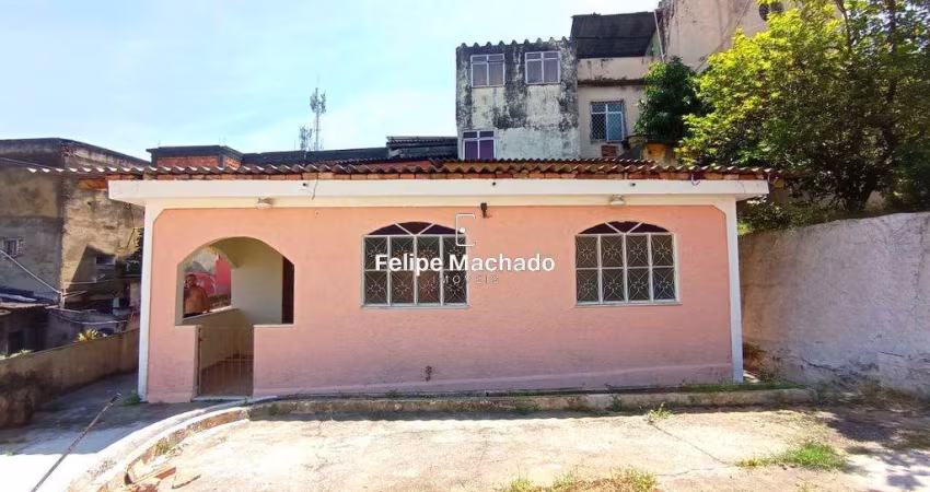 TERRENO ESPAÇOSO COM CASA E QUITINETES JÁ CONSTRUÍDAS