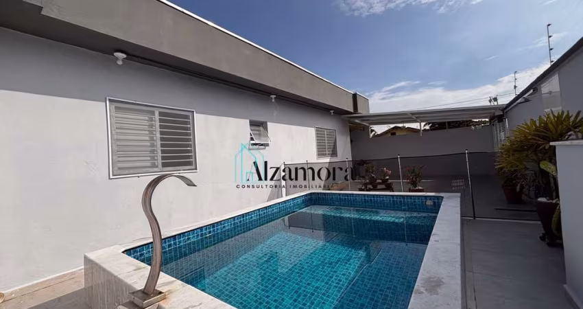 Casa com piscina à venda em Itanhaém/SP, 300 metros da praia .