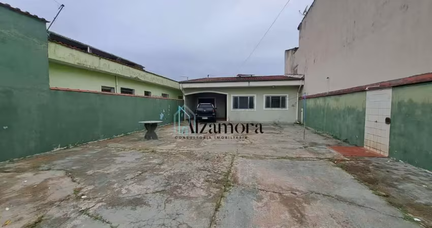 Casa 2 dormitórios com amplo espaço no jd. magalhães em itanhaem/sp
