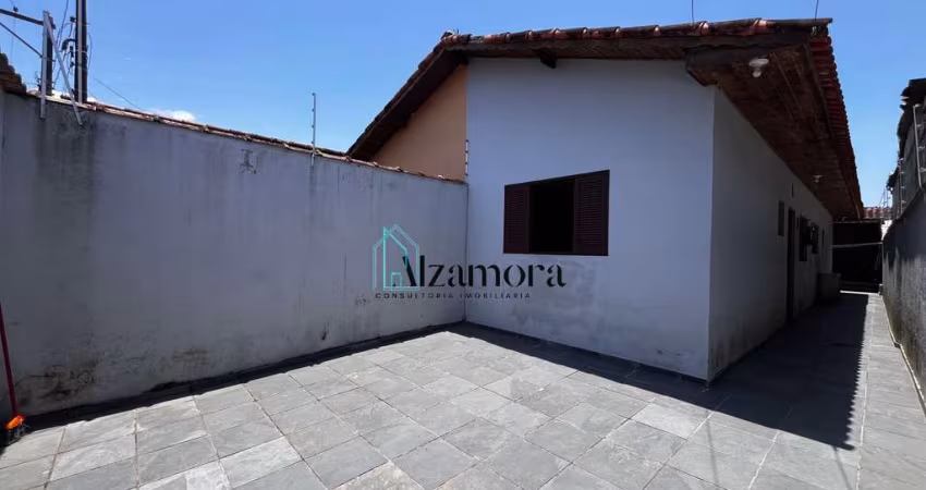 Casa a venda em Itanhaém, com 2 dormitórios.