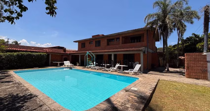 Sobrado a venda com 5 dormitórios, piscina grande, lado praia em Itanhaém.