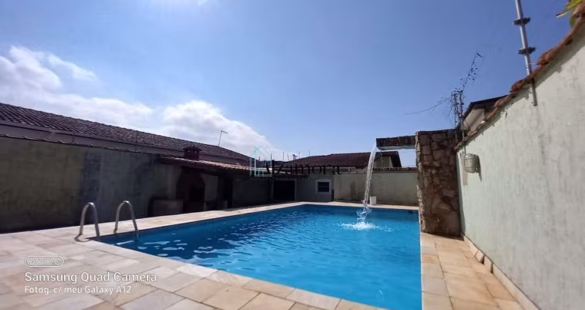 Casa com Edícula e 3 dormitórios com piscina 150 metros da Praia em Itanhaém- SP