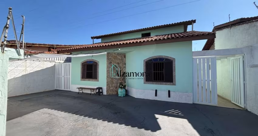 Casa a 500 metros da Praia, 3 dormitórios e piscina!