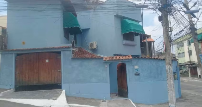 Imóvel Comercial para Venda em São Gonçalo, Centro, 3 dormitórios, 2 banheiros, 1 vaga