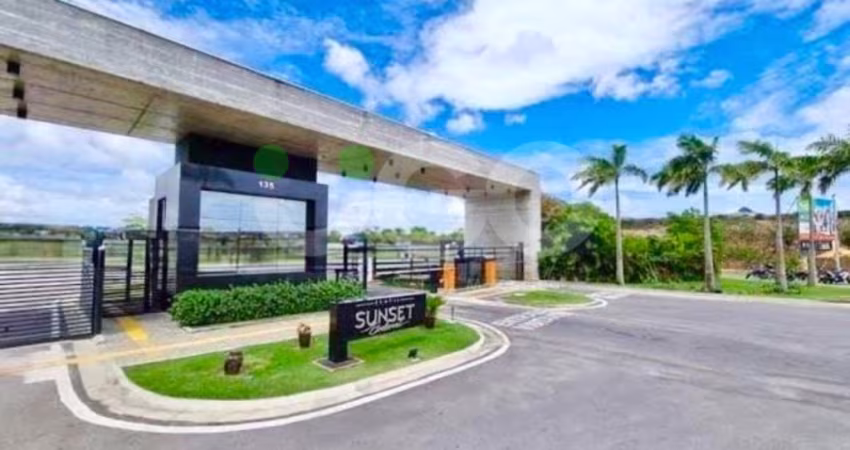 Terreno de esquina, lado da sombra e escriturado no Sun Set Boulevard !