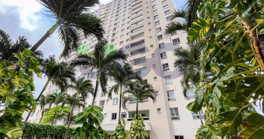 Cobertura com vista livre e do lado da sombra no coração de Lagoa Nova