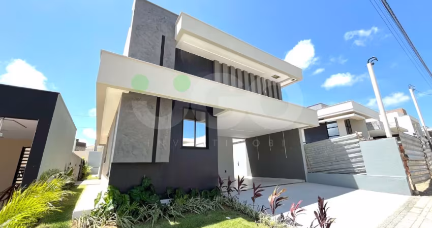 Casa térrea com amplo espaço interno e prontinha para morar !