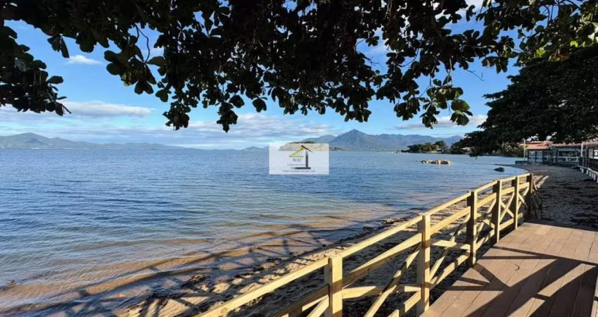 Terreno com linda vista na quadra do mar da ponta de baixo
