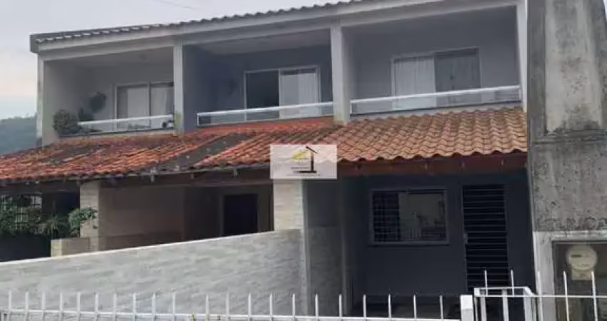 Sobrado em potecas com 2 dormitórios, sacada e vaga de garagem - 75m²
