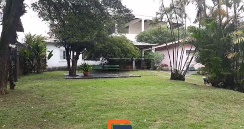 Casa térrea com 900m de terreno no Jardim Esplanada