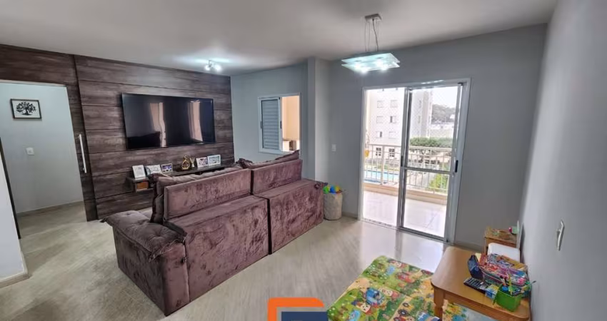 Apartamento 3 quartos, 2 suítes, varanda gourmet em Condomínio Clube região cent