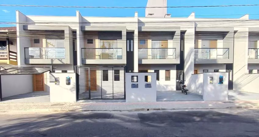 Sobrado à venda no bairro Costa e Silva - Joinville/SC