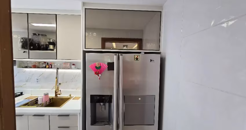 Apartamento de 2 quartos, 1 suíte, varanda, no condomínio città de lauro de freitas.